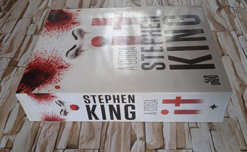 Livro It: A Coisa, De Stephen King. Editorial Suma, 2014.