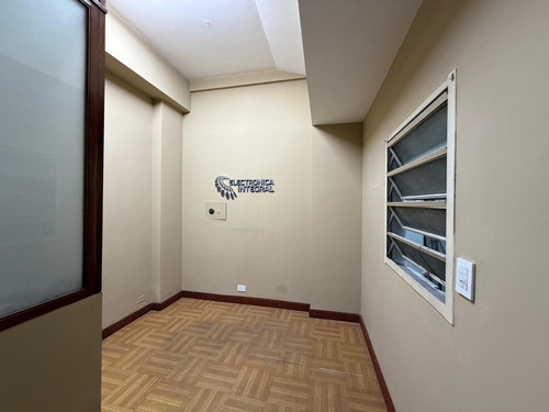 Amplio Local Comercial En Venta En Sarandi