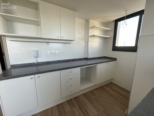 Departamento En Venta A Estrenar, 2 Dormitorios, Torre Gauguin, Playa Brava, Punta Del Este.