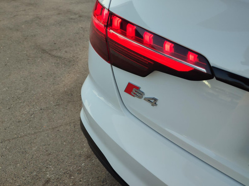 Audi S4 3.0T V6 QUATTRO