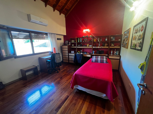 Venta Casa Chalet Adrogué Pileta Parque Permuta Apto Crédito