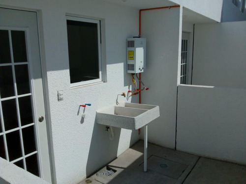 Casa De 4 Recamaras En Desarrollo Privado Con Acceso Controlado Y Casa Club Con Alberca