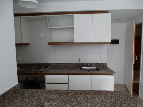 Imagen 7 de 14 de Departamento Venta. P.b. 2 Amb., Condominio Jardines Saravi