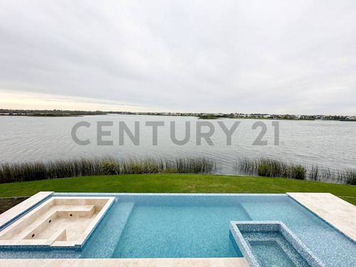 Venta Casa En Marinas Al Lago , Espectacular