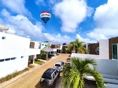 Imagen 3 de 18 de Re/max 2mil Vende Townhouse En Conj. Resd. Majestic Village