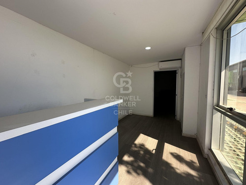 Bodega Con Oficina | Lampa
