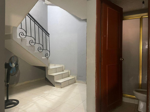 Casa En Venta En Col. Bernardo Cobos, Irapuato, Gto.