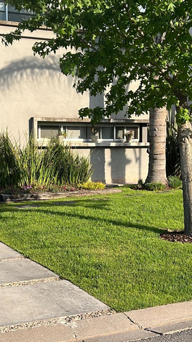Casa En Venta En Barrio Privado Weston, Moreno
