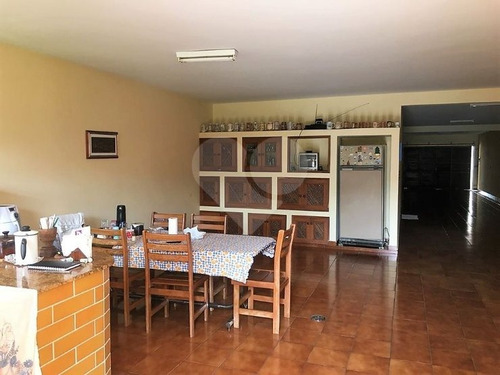 Linda Casa Com Muito Espaço, Suite, Sala De Estar, Sala De Jantar, Copa E Quintal Amplo . - 3-im309607