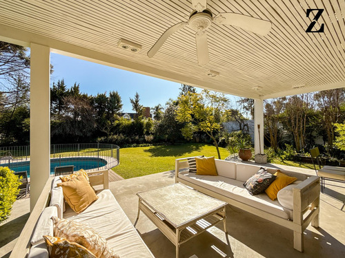 Casa En Venta De 1800 M2 De Lote Y 550 M2 Cubiertos En La Horqueta