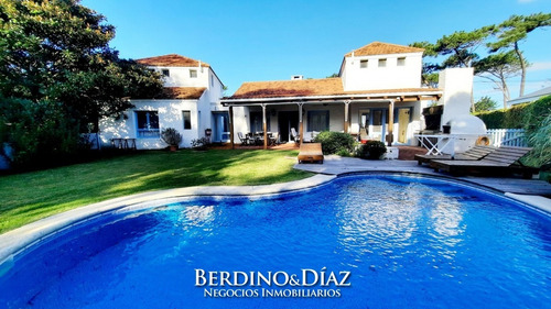 Espectacular Residencia En La Barra Con Vista Al Mar- Ref: 851