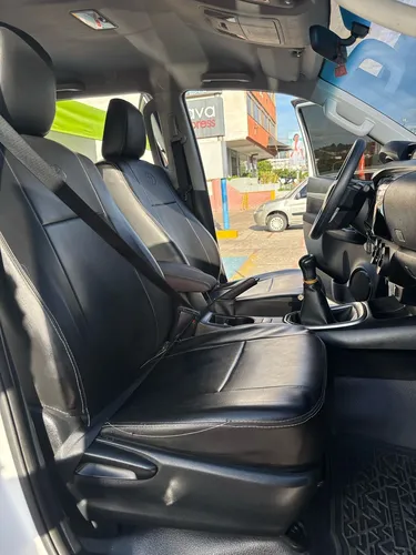 Toyota Hilux Srv 2.4 4x4 Mt Euro 6 Publica