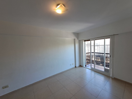 Alquiler Departamento Departamento De Un Ambiente Con Balcon. Inmejorable Ubicacion