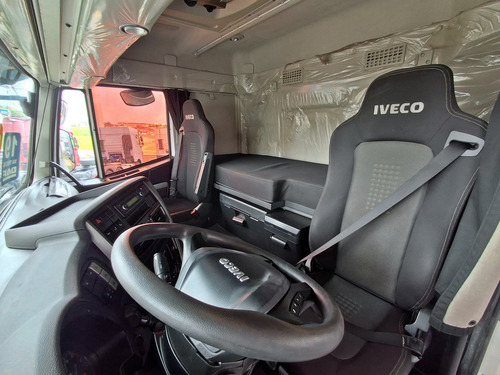 Caminhão Iveco Stralis 600s44t 6x2 2018/2019