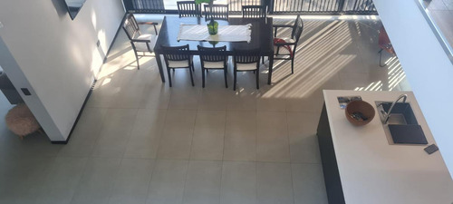 Casa En Venta - 3 Dormitorios 4 Baños - Cochera - 900mts2 - Ituzaingó