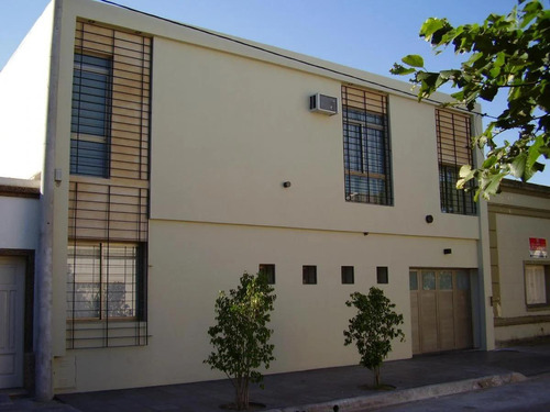 Casa En Venta - 3 Dormitorios 2 Baños - 211mts2 - San Pedro