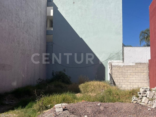 Terreno En Privada En La Colonia La Carcaña