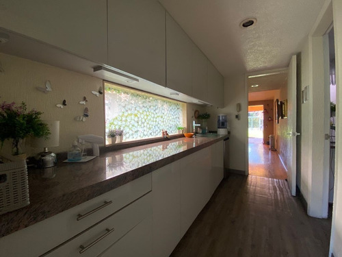 Imagen 8 de 27 de Casa En Venta En Calle Cerrada Con Vigilancia, Jardines Del