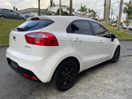 Imagen 5 de 9 de Kia Rio Spice 1.250 2015