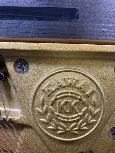 Piano Acústico Vertical Kawai Hat-5 Con Sistema De Silencio (Usado)