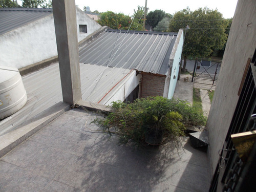 Casa Con Local Comercial Y Monoambiente