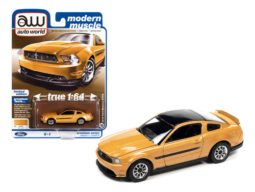 Ford Mustang GT/CS Modern Muscle Auto World 2012 1/64, color amarillo