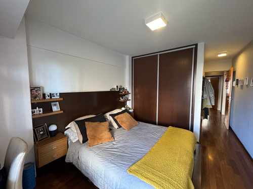 Venta - Departamento De Tres Dormitorios Con Balcón Y Cochera En Centro Río, Rosario