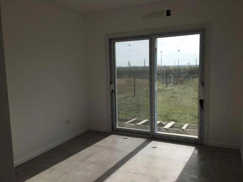 Imagen 11 de 17 de Casa En Venta En Barrio San Sebastian 4 Ambientes A Estrenar | Luis Tagle Al B1600