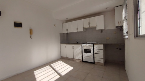 Departamento 2 Amplios Amb. Planta Baja Al Frente