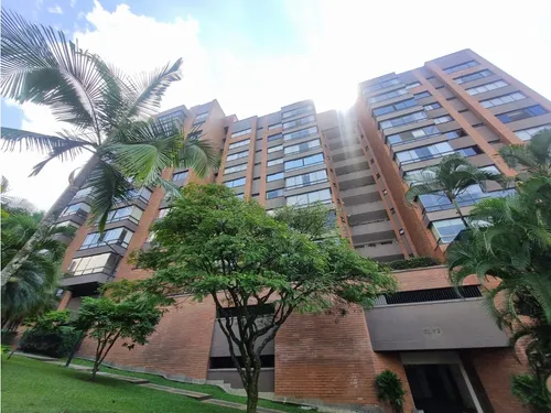 Amplio Y Cómodo Apartamento En Venta En Los Balsos