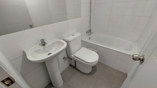 Impecable, En Excelente Condominio.