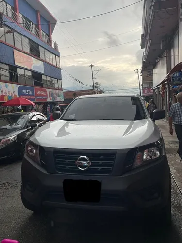 Nissan Frontier Np 300 doble cabina 4x2