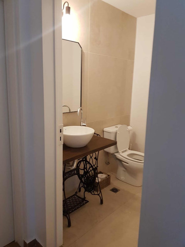 Casa En Neuquén , Barrio Los Canales. Alquiler/venta.