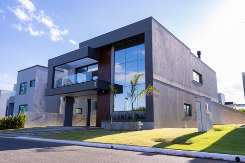 Direto Com Proprietário - Casa De Alto Padrão Cond. Fechado 4 Quartos, 5 Banheiros.