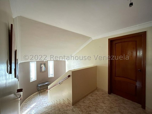 Imagen 5 de 23 de En Venta Espectacular Y Amplia Casa Totalmente Amoblada 04127800070 Mls 23-2243