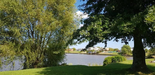 Imagen 28 de 30 de Casa De Categoria En Venta Sobre Dos Lotes Con Amplia Vista Al Rio En Santa Catalina!