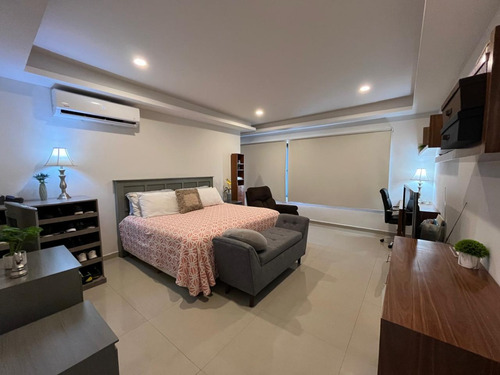 Casa En Venta En Costa De Oro, 4 Recámaras Cada Una Con Baño, Una De Ellas En Planta Baja, Alberca Y Jardín En Boca Del Río, Veracruz