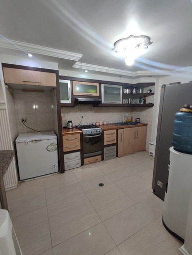 Imagen 6 de 25 de Amplió Town House En Llano Alto
