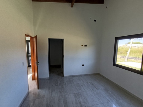 Casa De 4 Ambientes A Estrenar En Costa Del Este