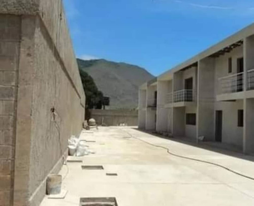 Venta Complejo Privado De 7 Townhouses, Margarita, Cerca Del Sambil. Oportunidad. Yy