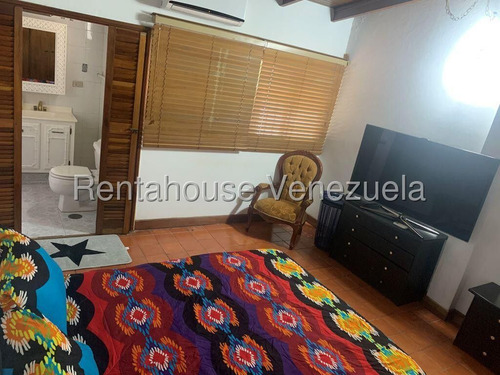 Casa En Venta En Lomas De La Trinidad 348,05m² 4h, 4b, 2p, Mls #25-10817 Bella, Acogedora, Muy Bien Distribuida, En Calle Ciega, Rodeada De Árboles Que Ofrecen Un Agradable Clima / Isabel Gómez