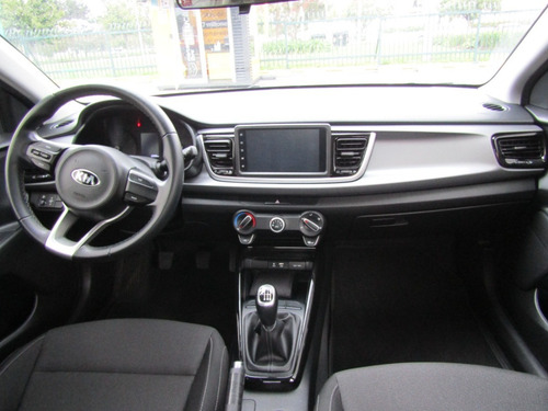 Imagen 8 de 13 de Kia Rio Vibrant 1.4 M/t