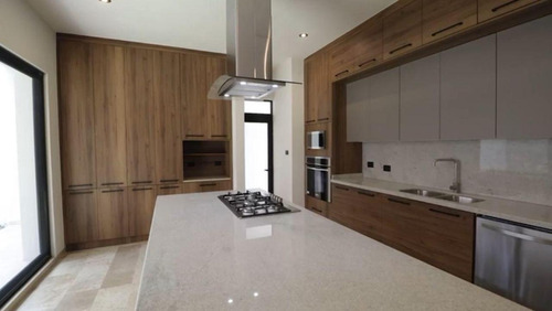 Residencia En Venta En Fraccionamiento Exclusivo Sierra Azúl, San Luis Potosí