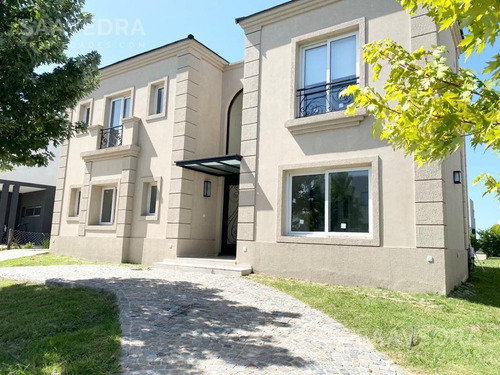 Imagen 1 de 30 de Casa En Venta Estilo Clásico. Barrio Tipas Lote Interno En Zona Bien Consolidada.