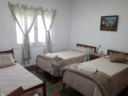 Imagen 6 de 12 de Comoda Casa Para 6 ,a 2 Cuadras De La Playa , Temporada Toda Alquilada, Queda Marzo Y Turismo Disponible.