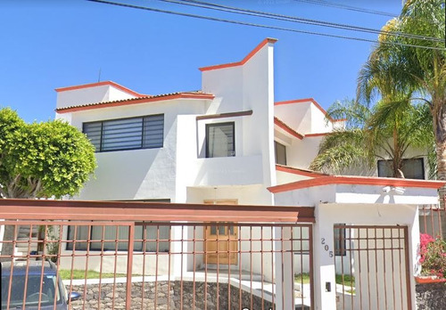 Casa En Venta En Villas Del Meson, Juriquilla, Remate Hipotecario!!!!