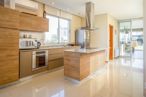 Imagen 12 de 30 de Venta Casa En San Sebastián Barrio Cerrado Funes