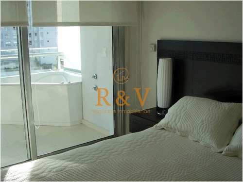 Imagen 10 de 30 de Apartamento En Seasons Tower, Mansa, Punta Del Este, 2 Dormitorios.