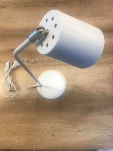 Lampara Portátil De Mesa En Color Blanco Con Led