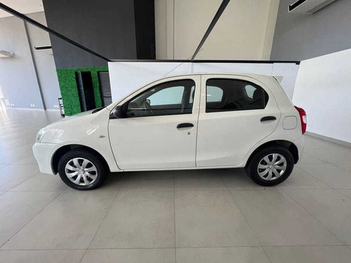 Imagem 4 de 15 de Toyota Etios Hb X 2013